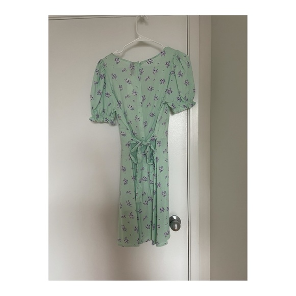 NWT H&M Blue Floral Ruffled Sleeve Tie Dress - Picture 2 of 6